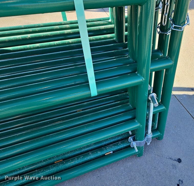 image for item LM9194 (12) B&W 8' livestock gates