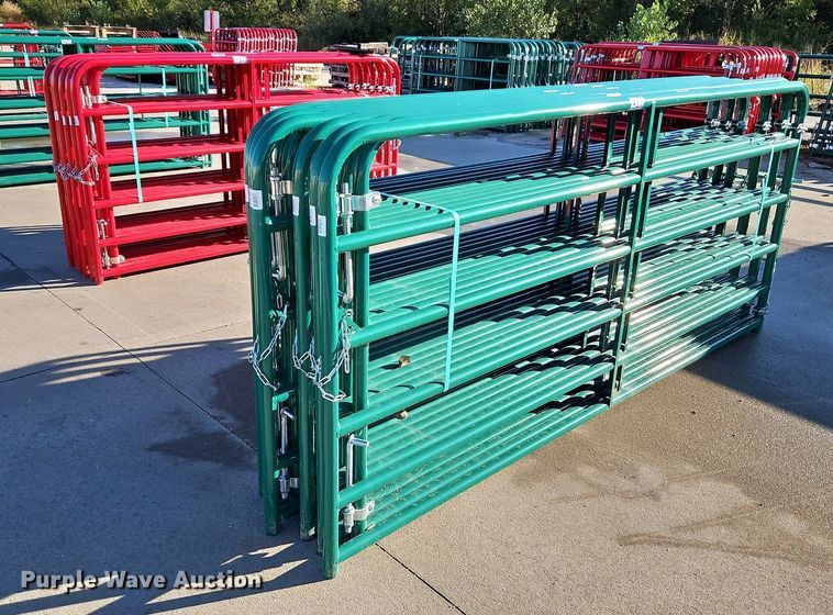 image for item LM9196 (12) B&W 10' livestock gates