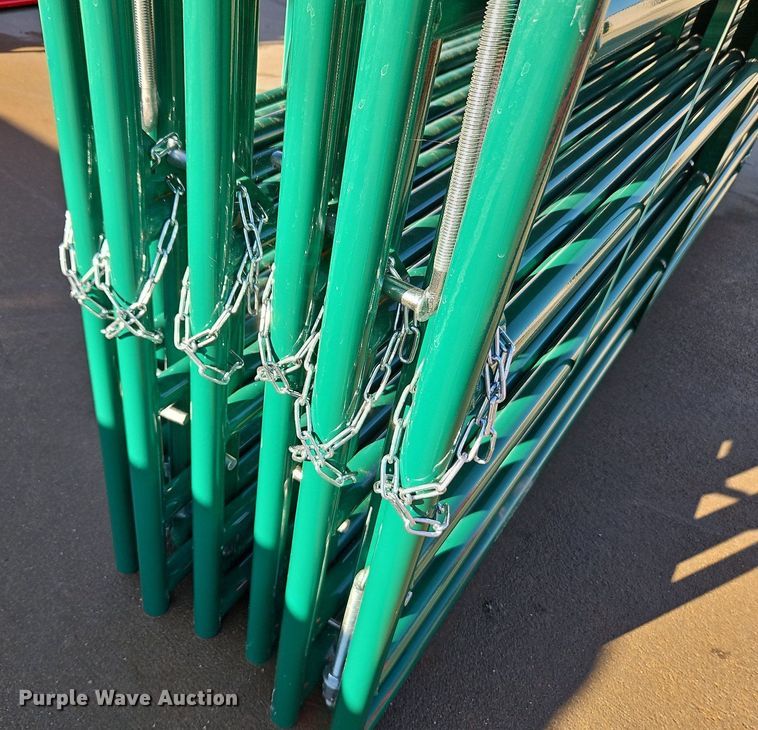 image for item LM9196 (12) B&W 10' livestock gates