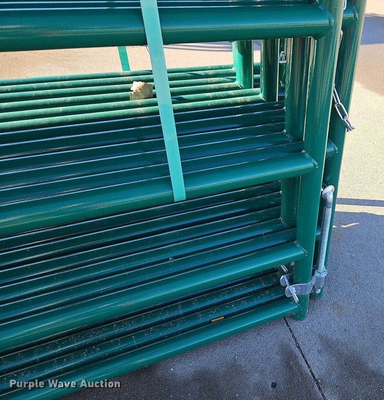 image for item LM9196 (12) B&W 10' livestock gates