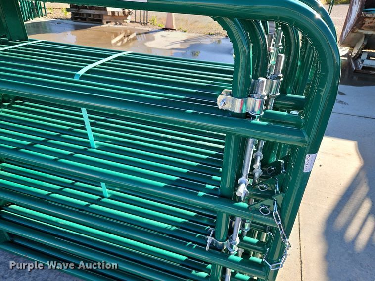 image for item LM9199 (11) B&W 20' livestock gates