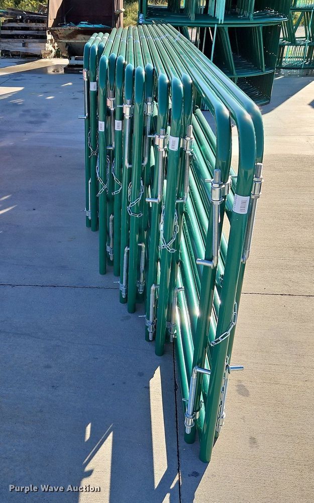 image for item LM9201 (15) B&W livestock gates