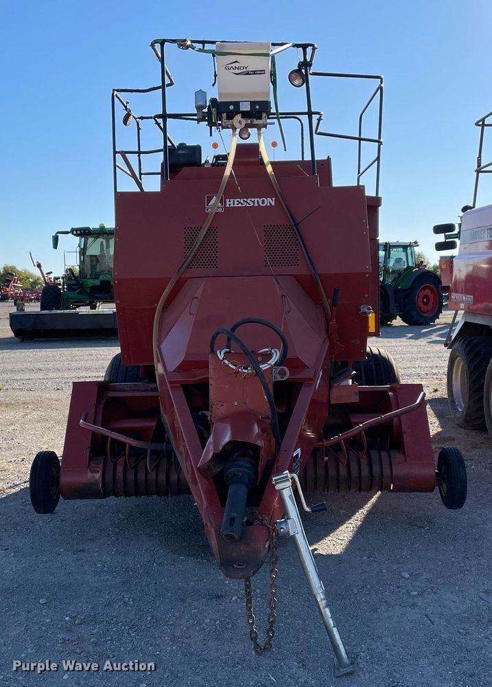 image for item LV9122 1998 Hesston 4755  large square baler