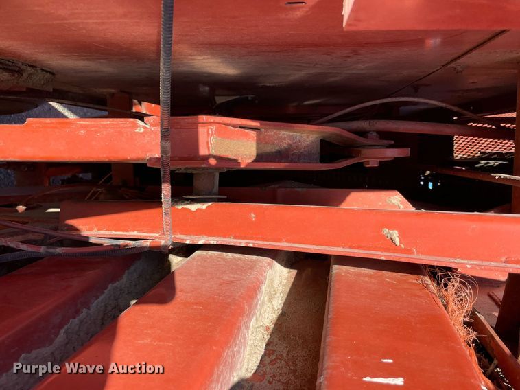 image for item LV9122 1998 Hesston 4755  large square baler