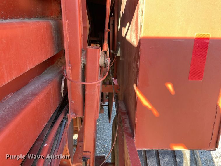 image for item LV9122 1998 Hesston 4755  large square baler