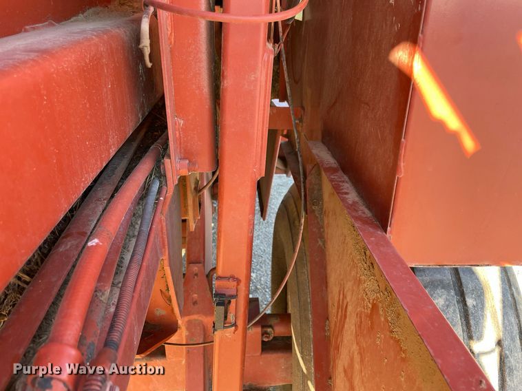 image for item LV9122 1998 Hesston 4755  large square baler
