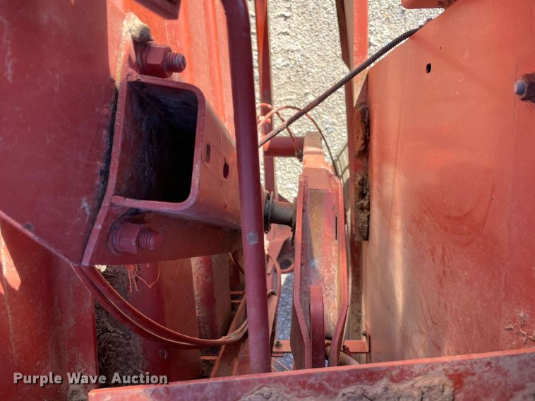 image for item LV9122 1998 Hesston 4755  large square baler