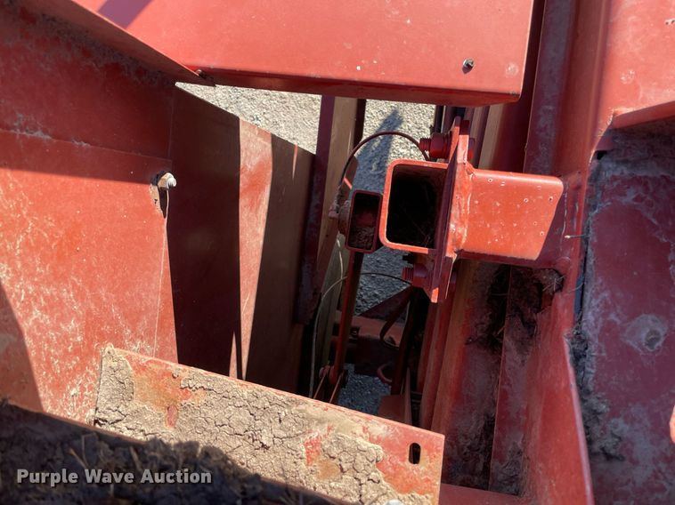 image for item LV9122 1998 Hesston 4755  large square baler