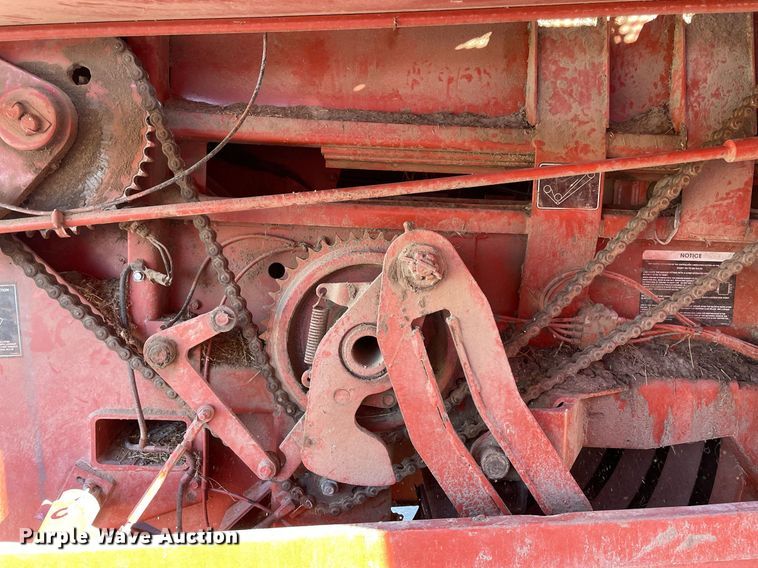 image for item LV9122 1998 Hesston 4755  large square baler