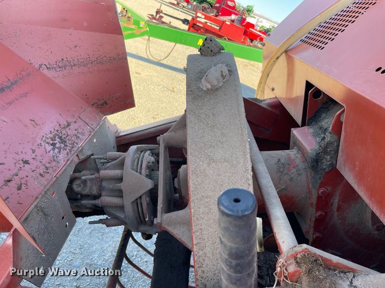 image for item LV9122 1998 Hesston 4755  large square baler