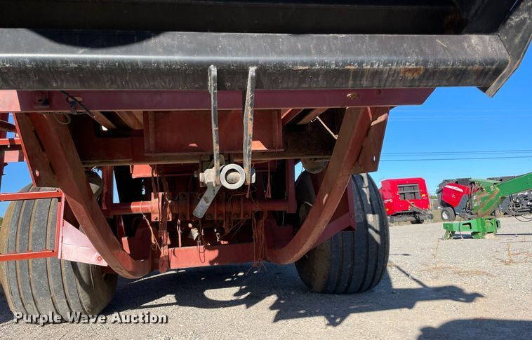 image for item LV9122 1998 Hesston 4755  large square baler