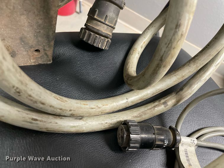 image for item LV9122 1998 Hesston 4755  large square baler