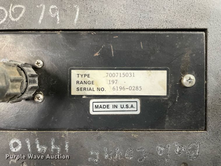 image for item LV9122 1998 Hesston 4755  large square baler