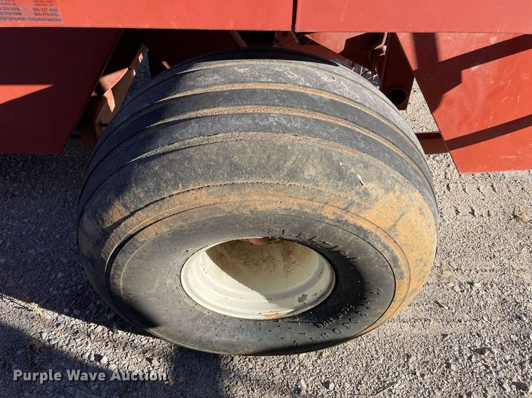 image for item LV9122 1998 Hesston 4755  large square baler