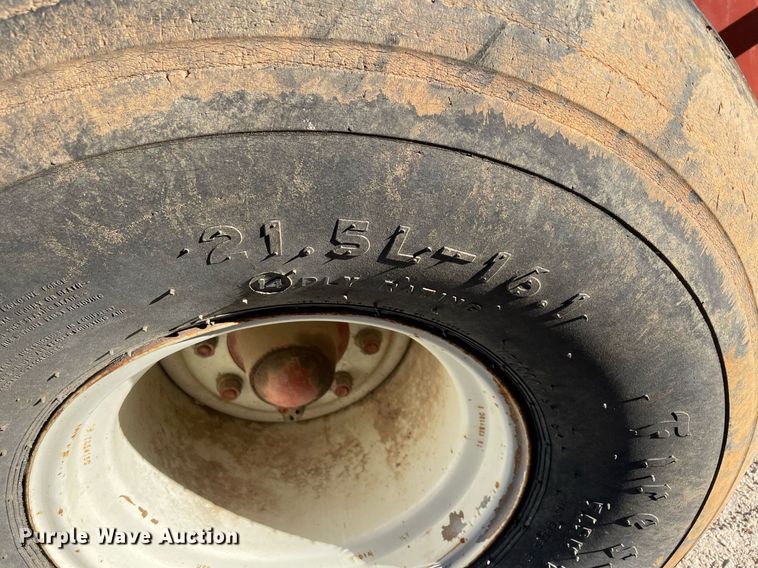 image for item LV9122 1998 Hesston 4755  large square baler