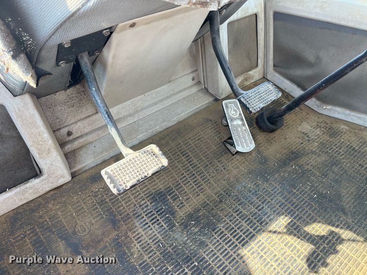 image for item MG9510 Ford 876 90 Versatile  4WD tractor