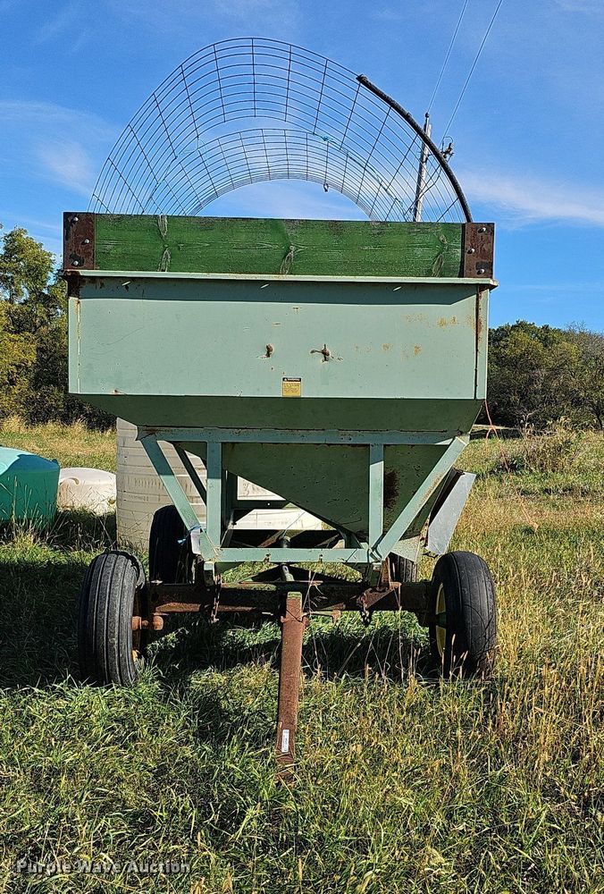 image for item MH9415 gravity wagon