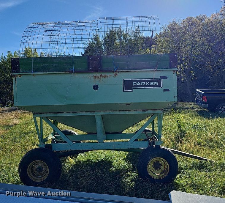 image for item MH9415 gravity wagon