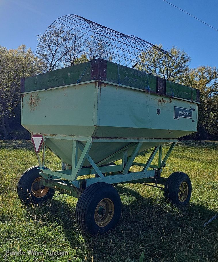 image for item MH9415 gravity wagon