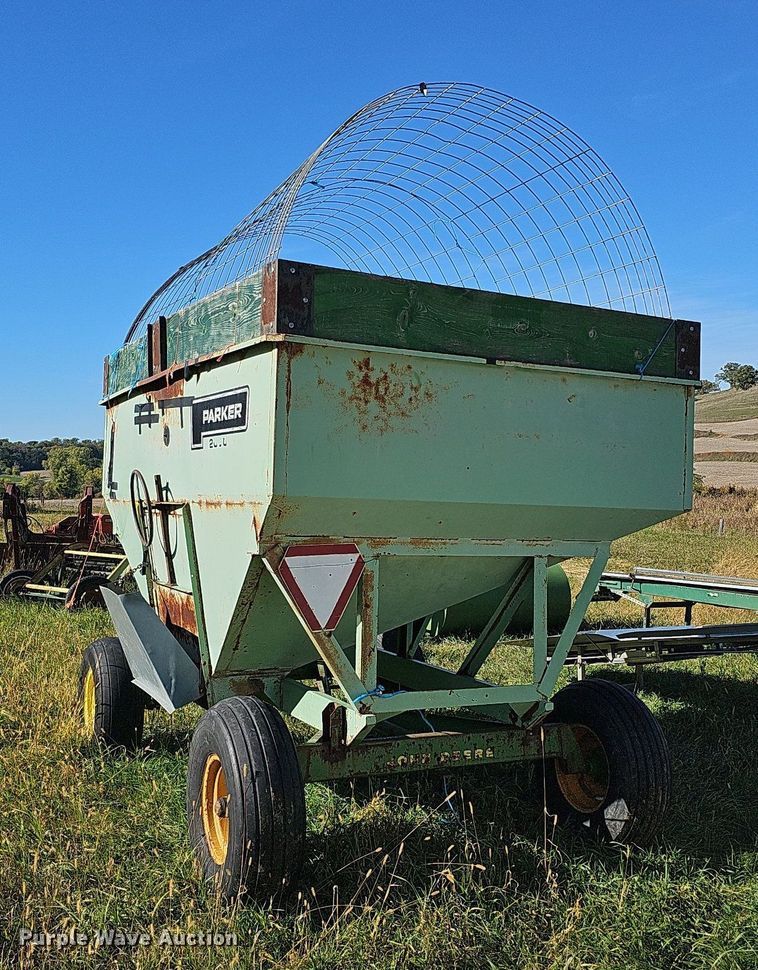 image for item MH9415 gravity wagon