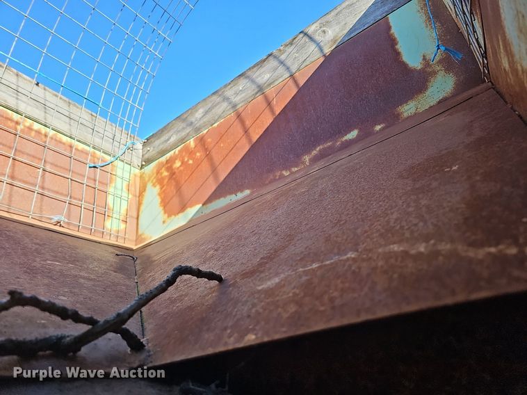 image for item MH9415 gravity wagon