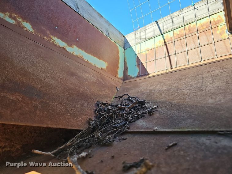 image for item MH9415 gravity wagon