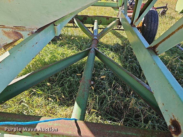 image for item MH9415 gravity wagon