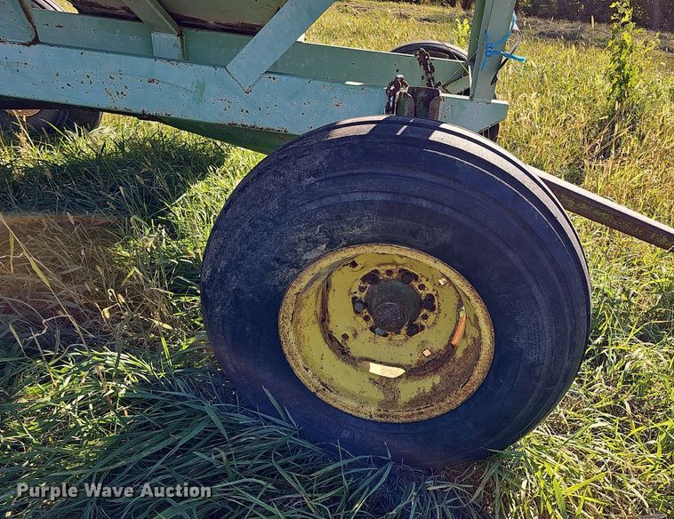 image for item MH9415 gravity wagon