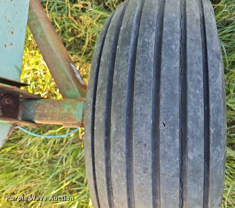 image for item MH9415 gravity wagon