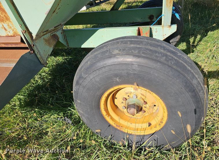 image for item MH9415 gravity wagon