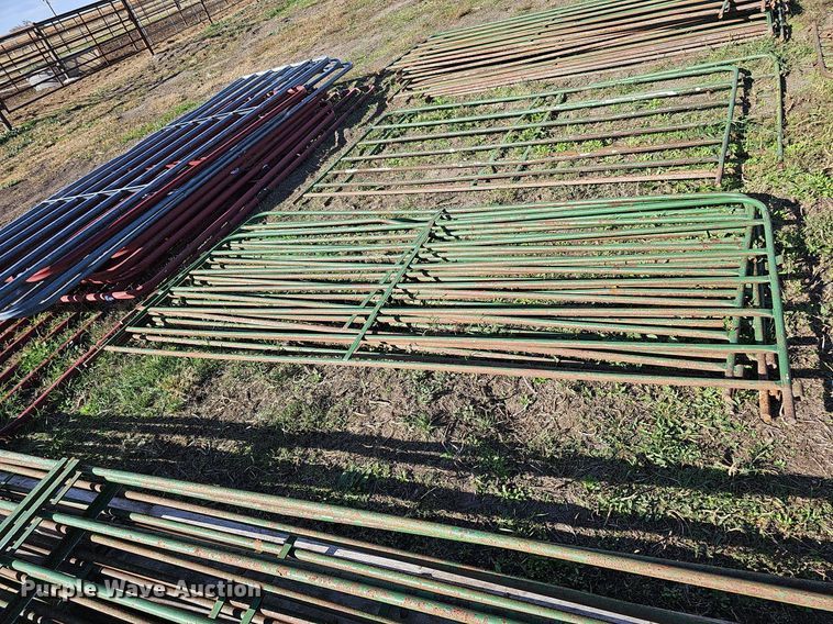 image for item MH9443 Approximately 96 livestock panels