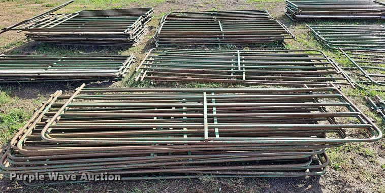 image for item MH9443 Approximately 96 livestock panels