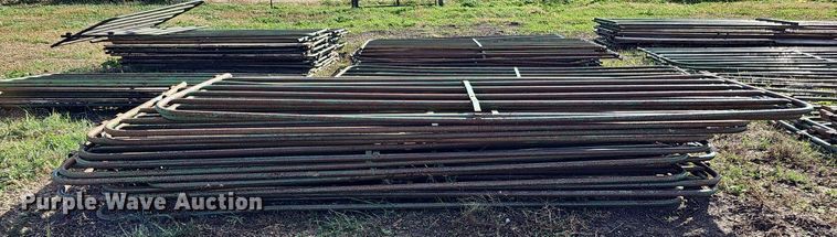 image for item MH9443 Approximately 96 livestock panels