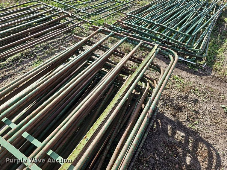 image for item MH9443 Approximately 96 livestock panels