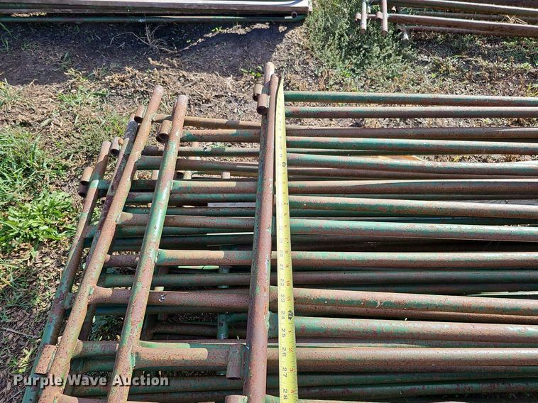 image for item MH9443 Approximately 96 livestock panels