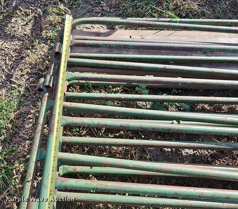 image for item MH9443 Approximately 96 livestock panels