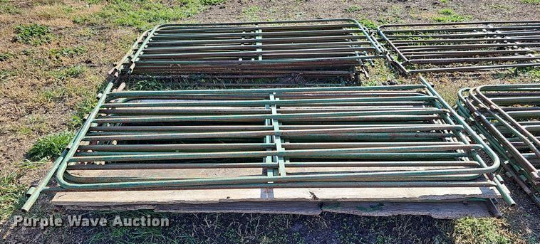 image for item MH9443 Approximately 96 livestock panels