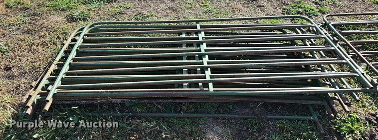 image for item MH9443 Approximately 96 livestock panels