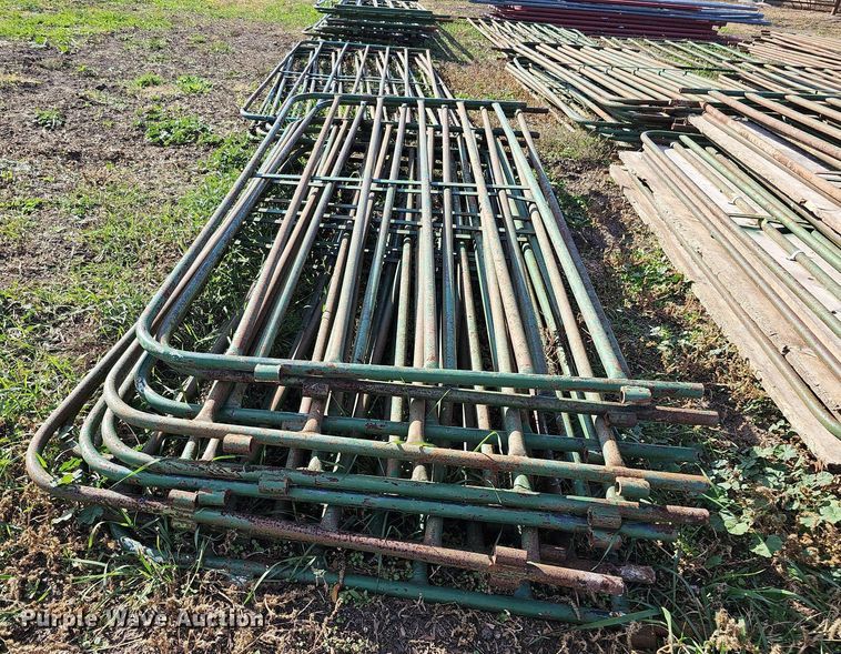 image for item MH9443 Approximately 96 livestock panels