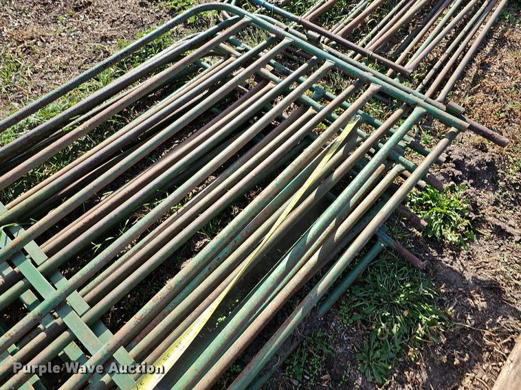 image for item MH9443 Approximately 96 livestock panels