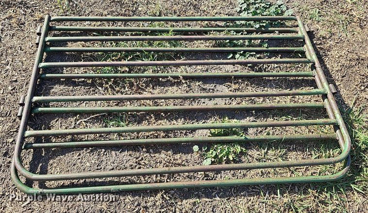 image for item MH9443 Approximately 96 livestock panels