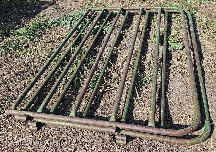 image for item MH9443 Approximately 96 livestock panels