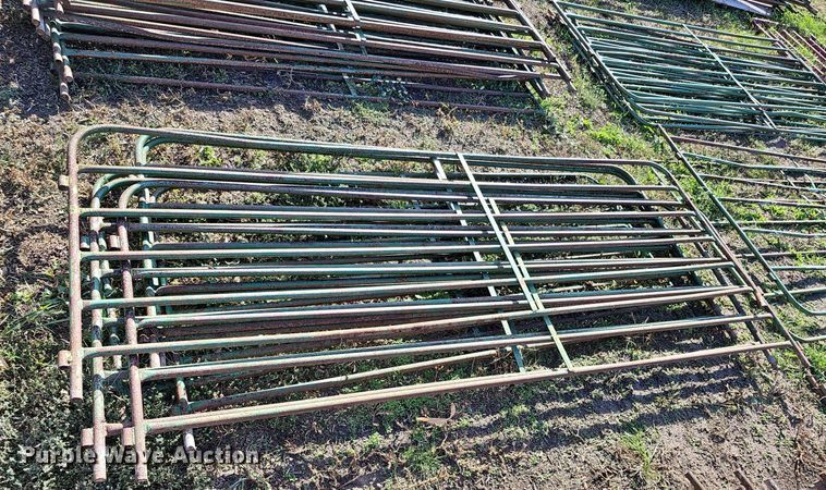 image for item MH9443 Approximately 96 livestock panels