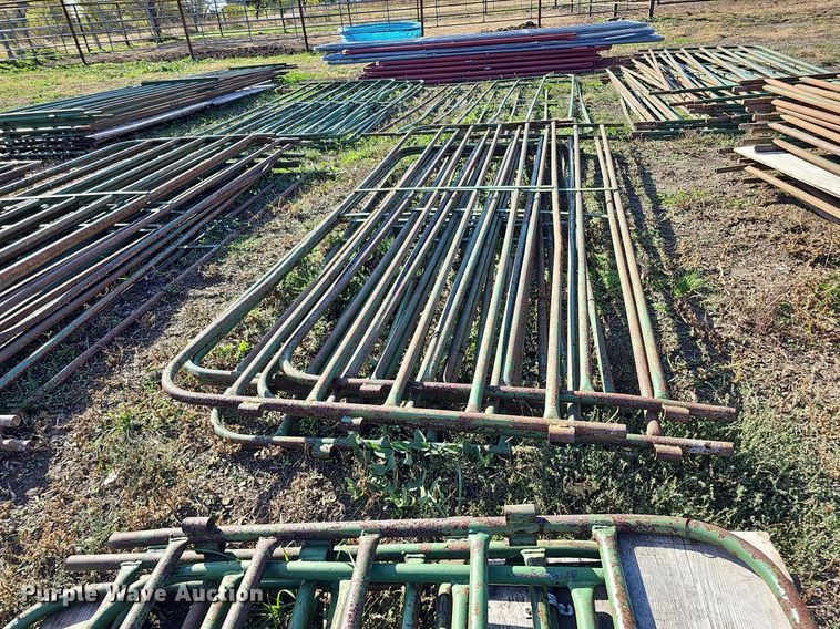 image for item MH9443 Approximately 96 livestock panels