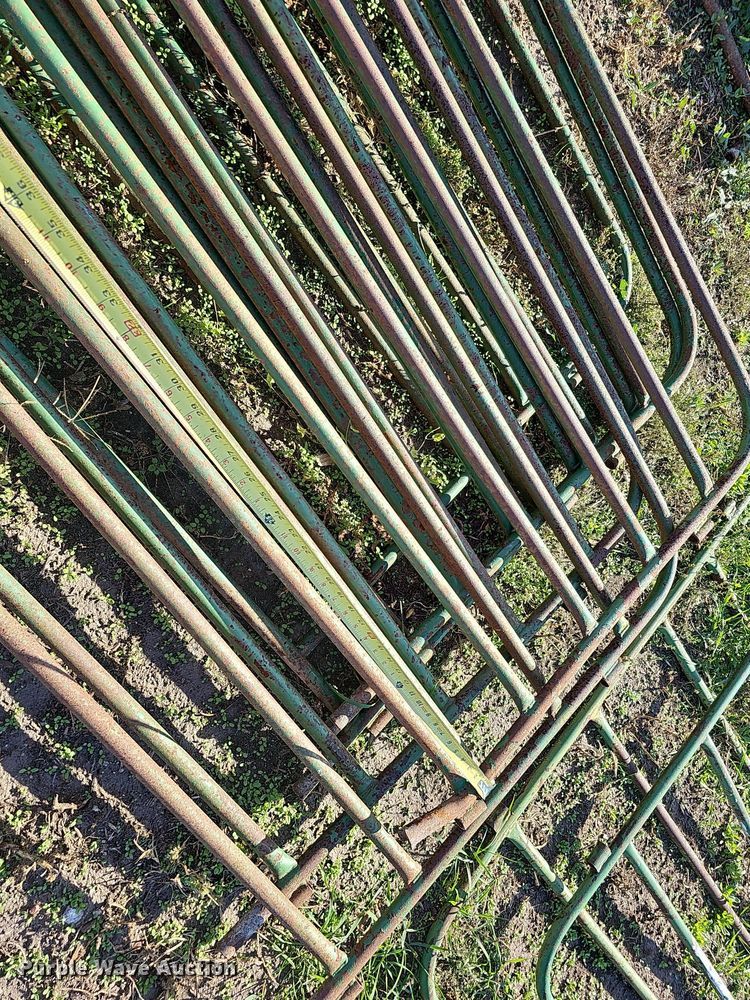 image for item MH9443 Approximately 96 livestock panels