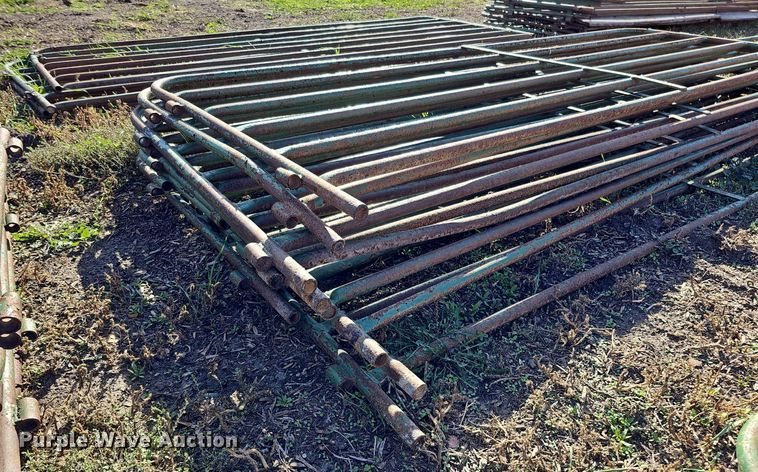 image for item MH9443 Approximately 96 livestock panels