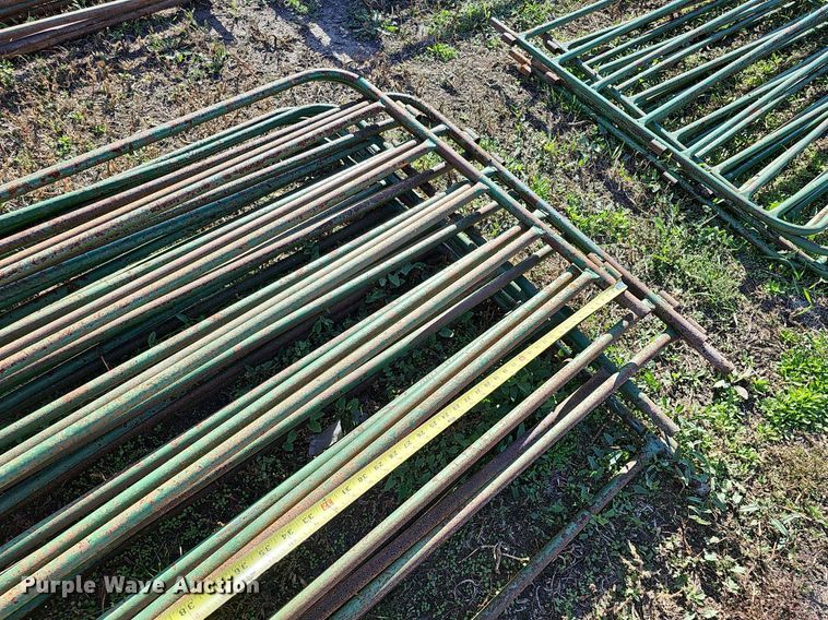 image for item MH9443 Approximately 96 livestock panels