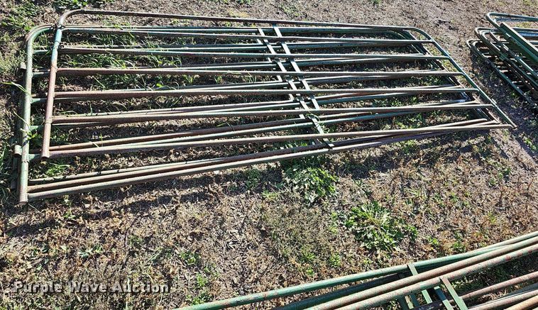 image for item MH9443 Approximately 96 livestock panels