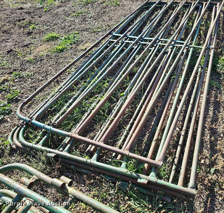 image for item MH9443 Approximately 96 livestock panels