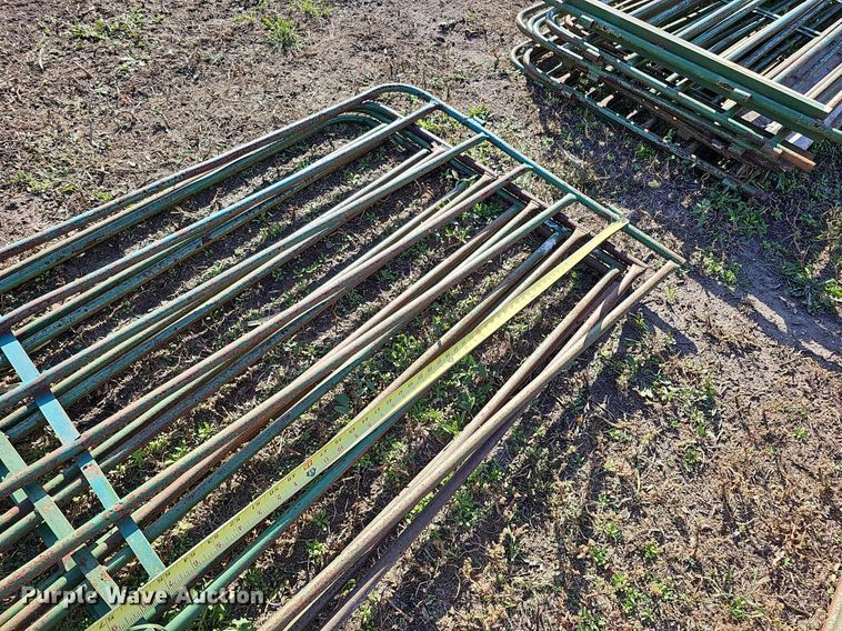 image for item MH9443 Approximately 96 livestock panels